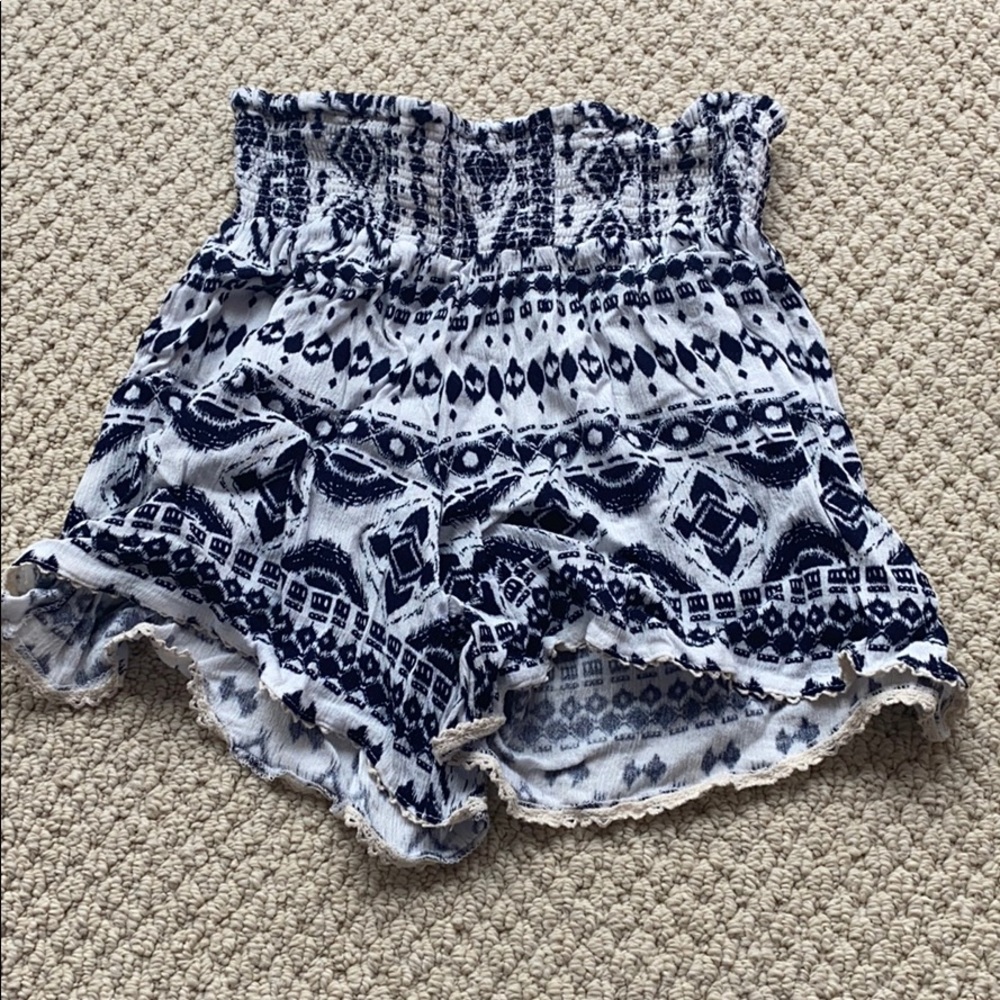 NWOT O’Neil flowy beach shorts